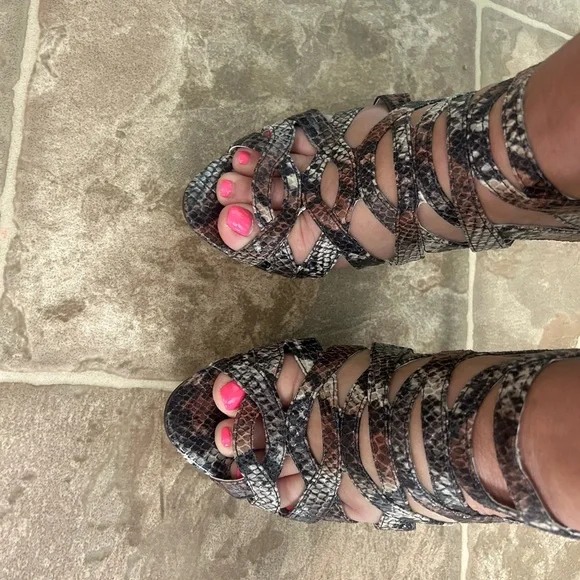 NWOT Stylish Snakeskin Stiletto Heels - Picture 3 of 13